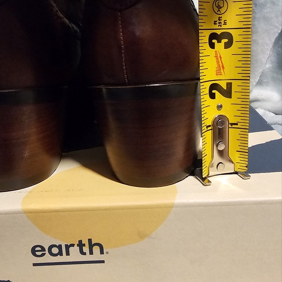 Earth Denali Aspect booties - Picture 4 of 4